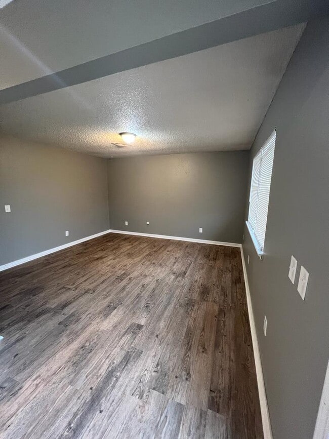 Photo - 220 W Shadywood Dr