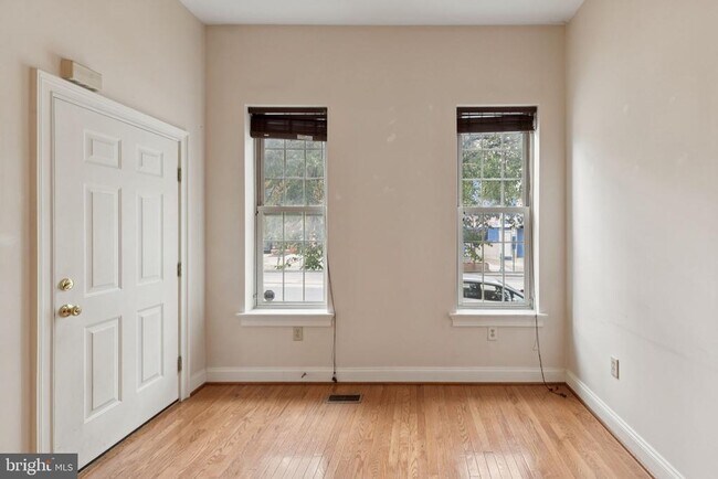 Photo - 2542 W Girard Ave