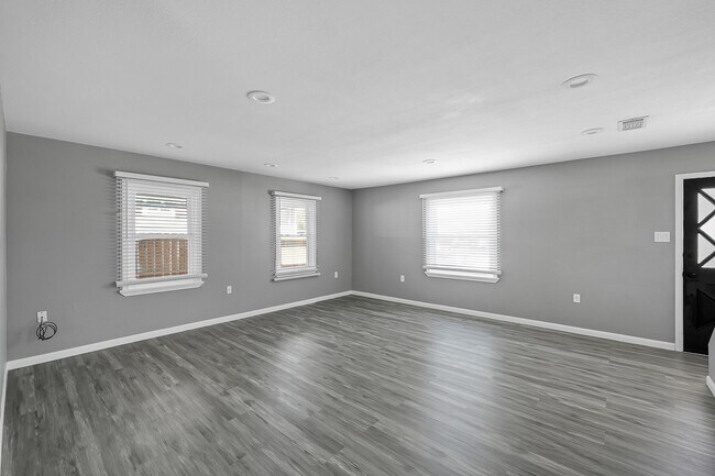 Photo - 7323 Farnsworth St