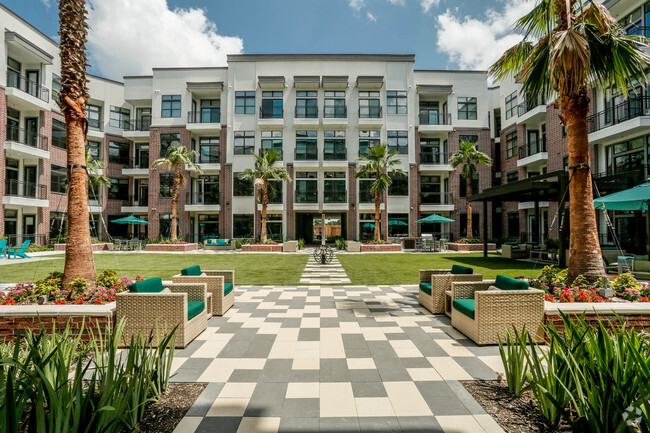 Beautiful and open courtyard - Tinsley on the Park Rental