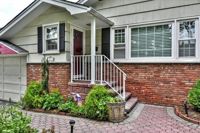 Photo - 362 Cornell St