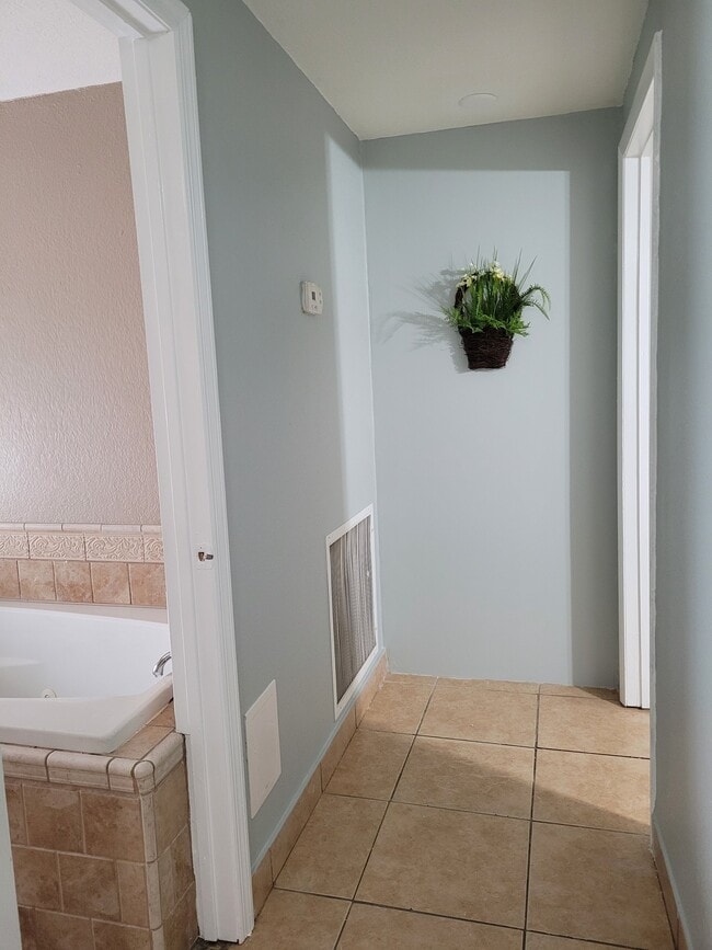 4D 10th Ave Unit B units
