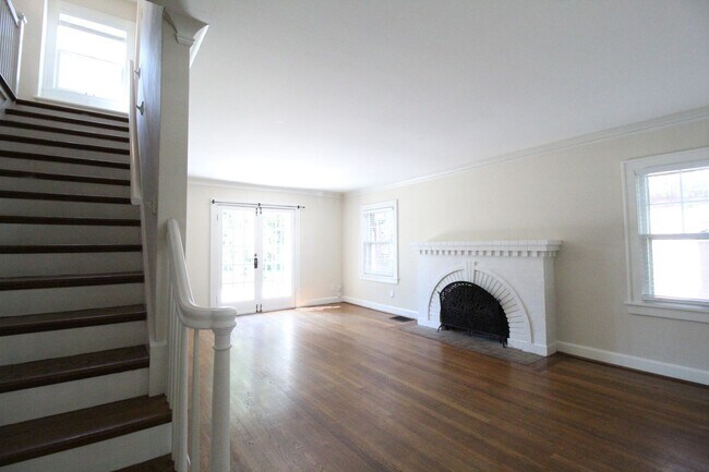 Photo - November FREE On This 3 Bedroom 1.5 Bath H...