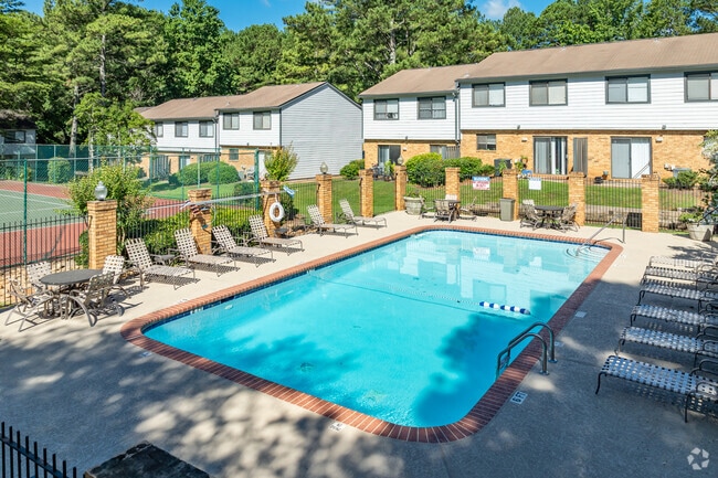 Building Photo - Hampton Woods