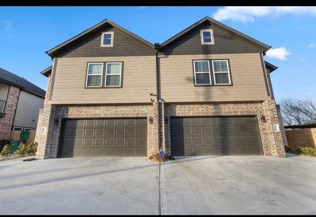 Building Photo - 4681 Bellfort Ave