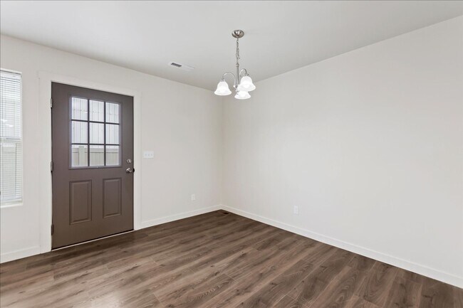 Photo - Like new 3 bedroom.