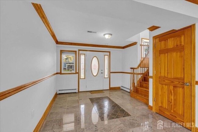 Photo - 95 Calvert Ave E
