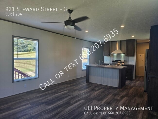 Photo - 921 Steward St