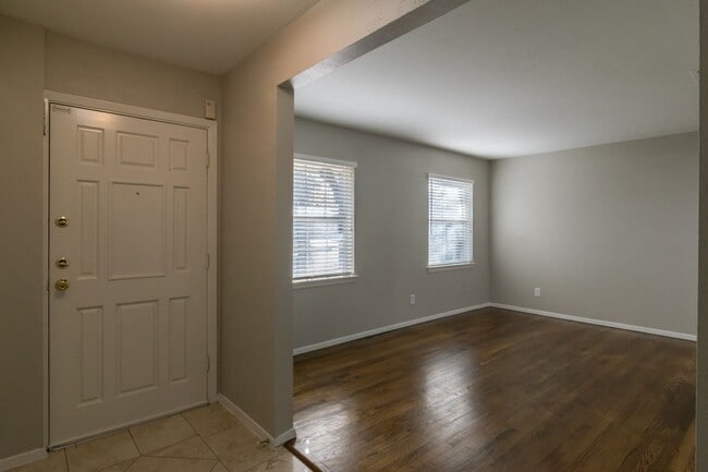 Photo - 4225 Hillsdale Ln