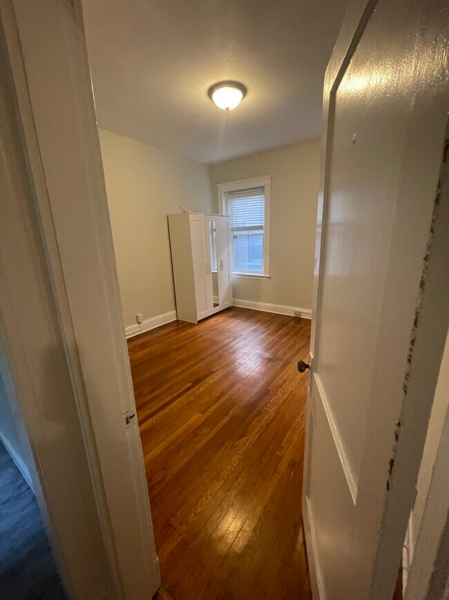Building Photo - 1423 Commonwealth Ave Unit #5
