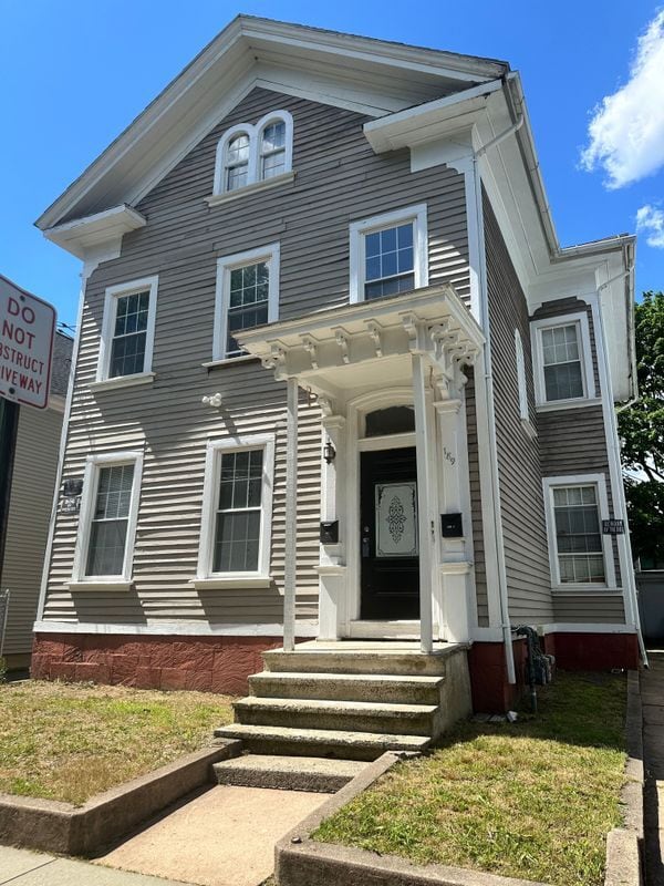 Building Photo - 189 Putnam St