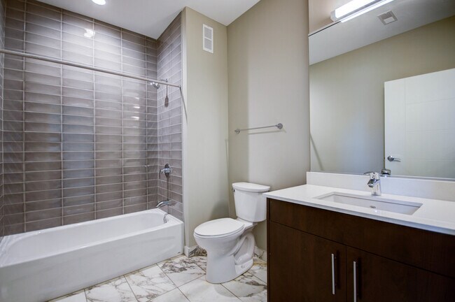 Photo - 851 W Grand Ave