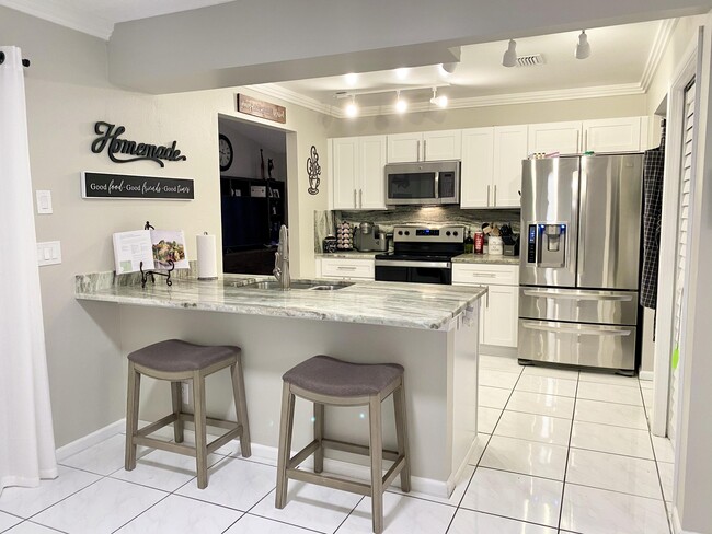 Photo - 480 Azure Ave