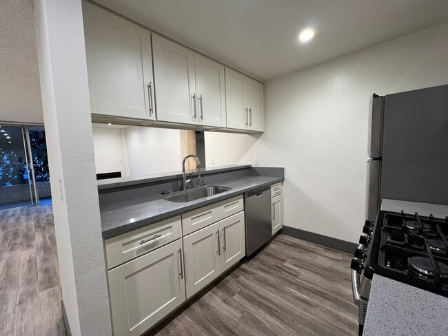 Photo - 3715 S Canfield Ave Unit 104