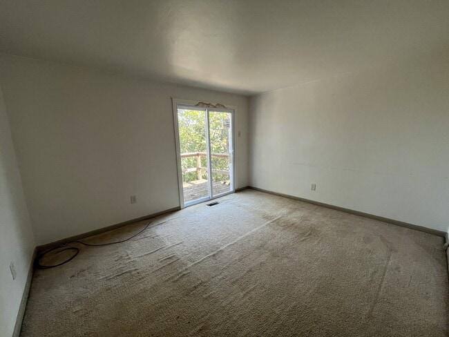 Photo - 339 Dersam St