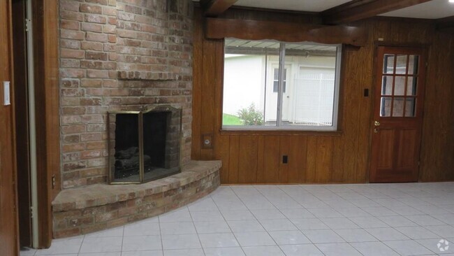 Building Photo - 11931 Brighton Ln Rental