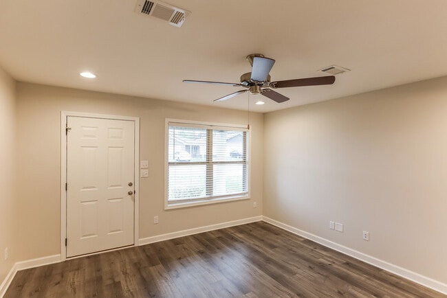 Photo - 111 Wexford Way