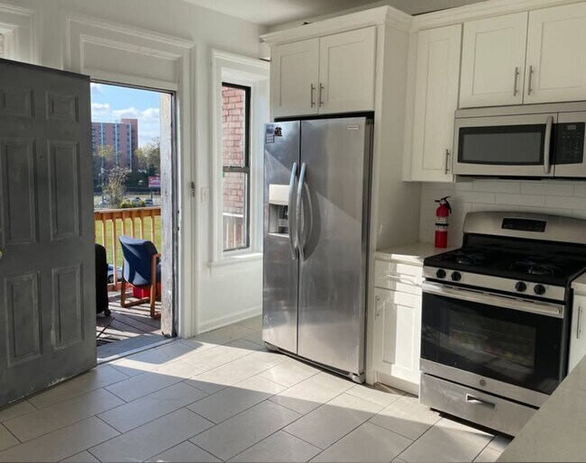 280 Morris Ave Unit 2