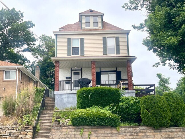 Photo - 1632 Steuben St Apartment