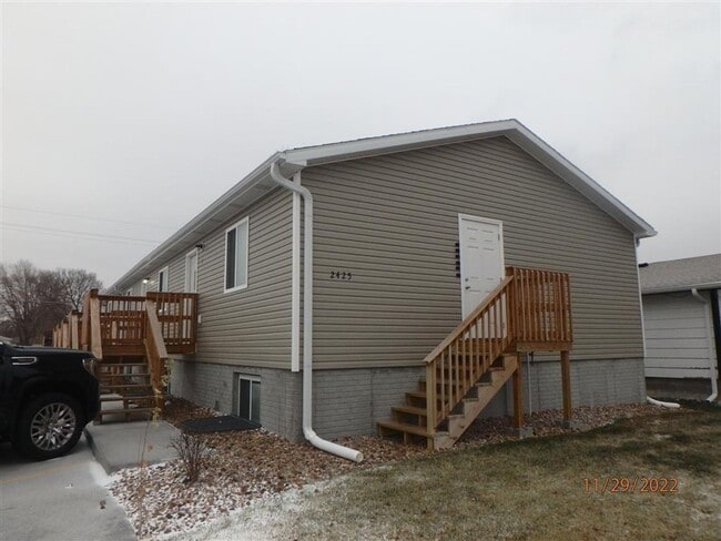 Building Photo - 2 bedroom apartment Unit 2425 Taylor #2