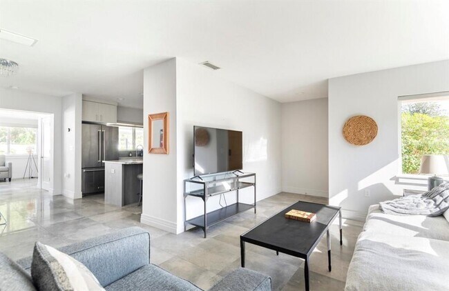 Photo - 1205 W Adalee St