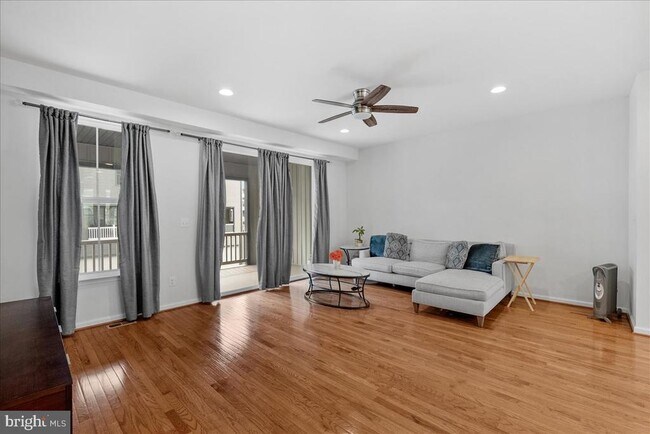 Photo - 43387 Charitable St