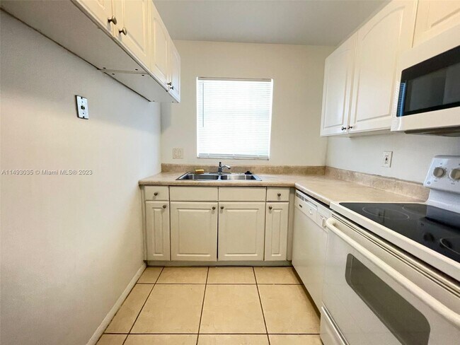 Photo - 4951 Wedgewood Way Unidad 6