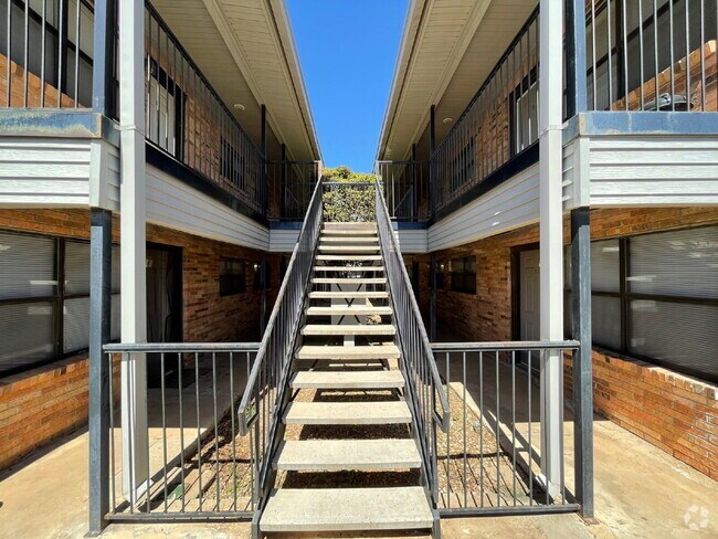 Building Photo - All bills ** PAID ** near TTU - Downstairs... Unit 8 Rental