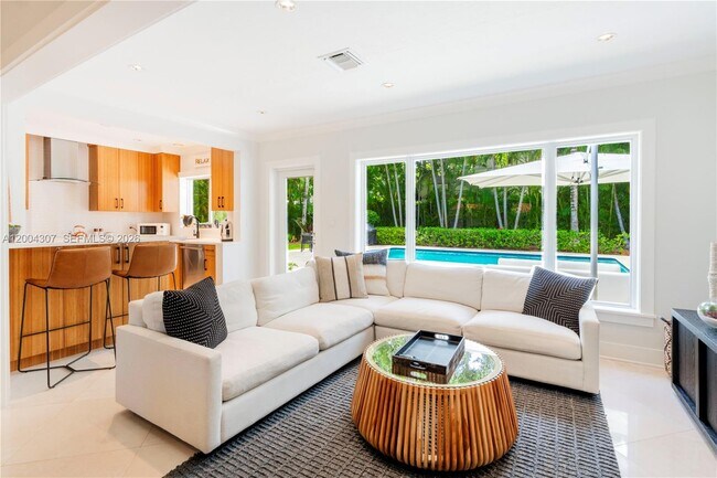 Photo - 1029 Mariposa Ave