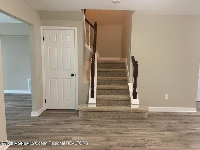 Photo - 248 Larchwood Ct