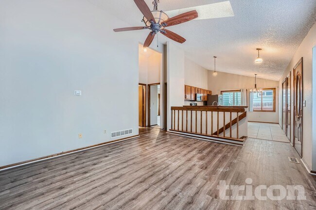 3606 S Gibralter Cir