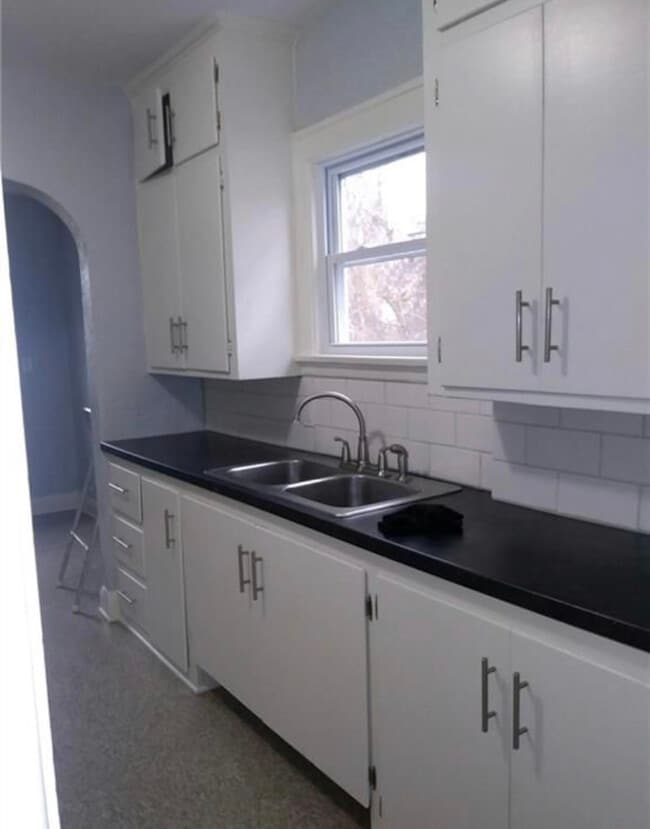 Photo - 2104 Perth St