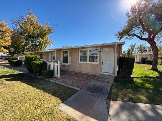 Building Photo - DARLING ONE BEDROOM FOR RENT!