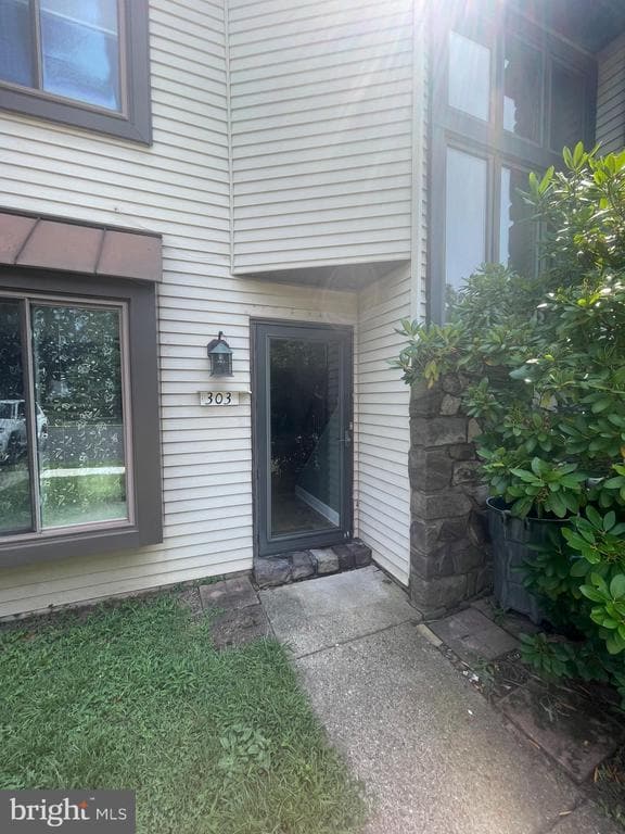 Building Photo - 303 Milford Ct Rental