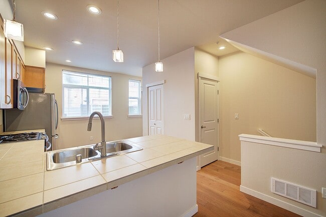 Photo - 2Bd/1.75Ba Issaquah Townhouse