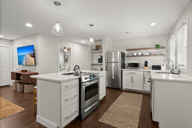 Photo - 2611 N Oakridge Cir