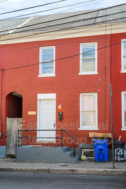 Building Photo - 118 S Locust St Rental