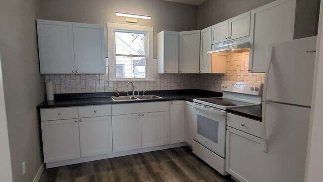 Photo - 3 Bedroom 1 bath home with lots of updates!