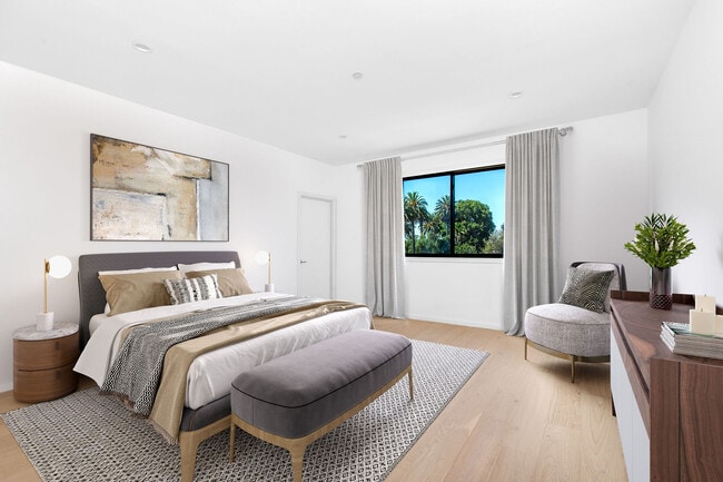 Photo - 2017 S Redondo Blvd