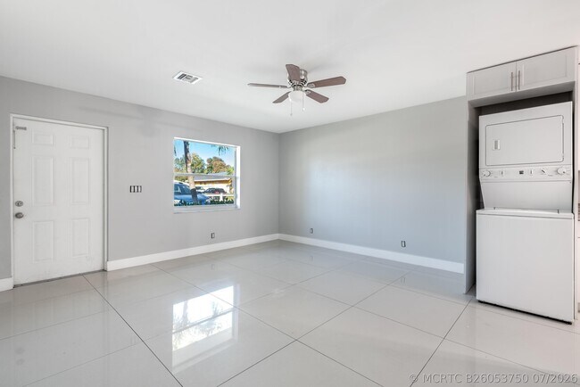 220 Perry Ave
