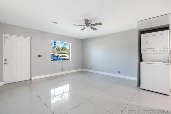 Photo - 220 Perry Ave