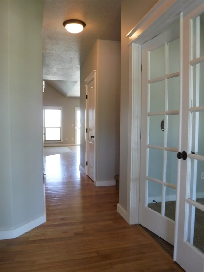 Photo - Beautiful 3 bed 2.5 bath home in the Cobblefield Crossing Subdivision in Meridian.