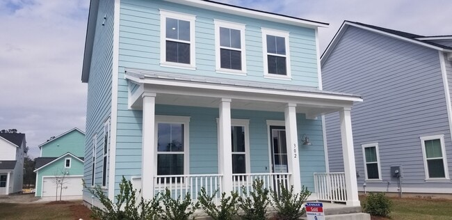 Building Photo - 302 Julian Hamlet