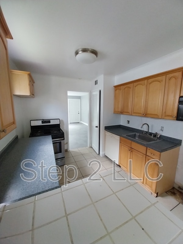 Photo - 18420 Parkmount Ave