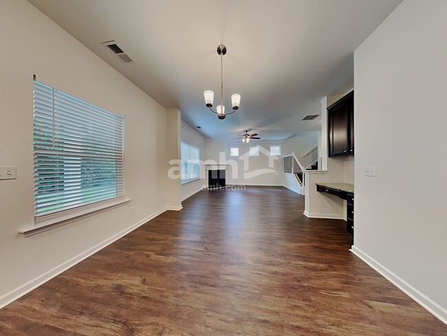 Photo - 301 Boulder Run