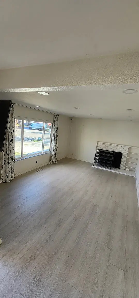 Photo - 806 Cashew Way