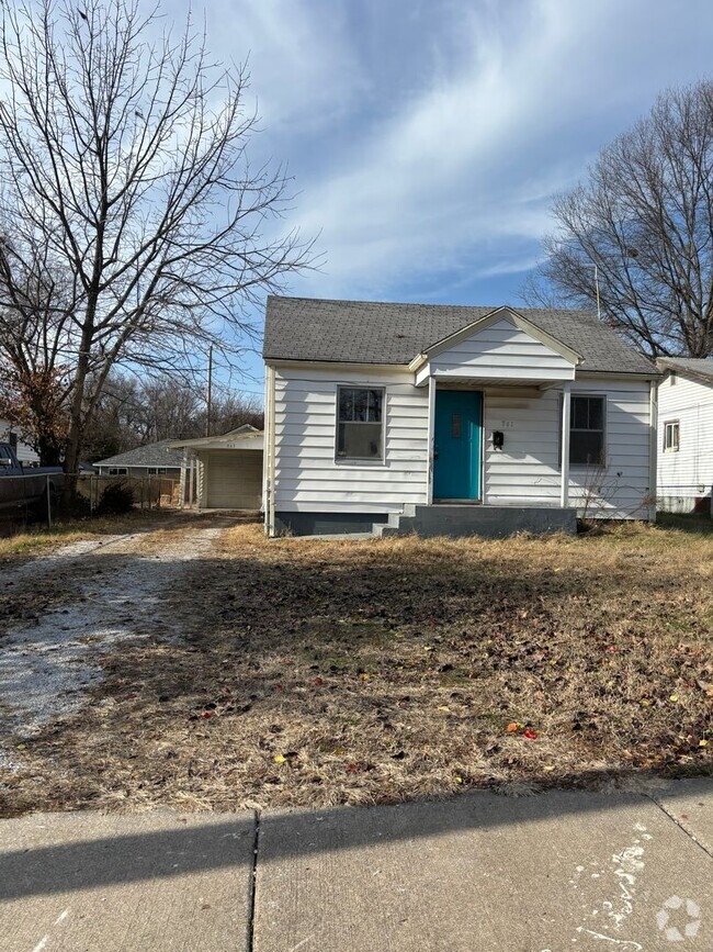 Building Photo - Large 2 Bedroom Home with a Garage