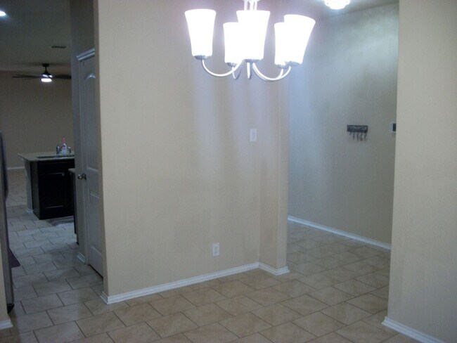 Photo - Great House in the Converse area!