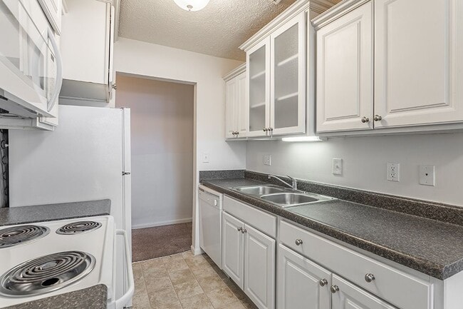 Delta Square Apartments - Lansing, MI