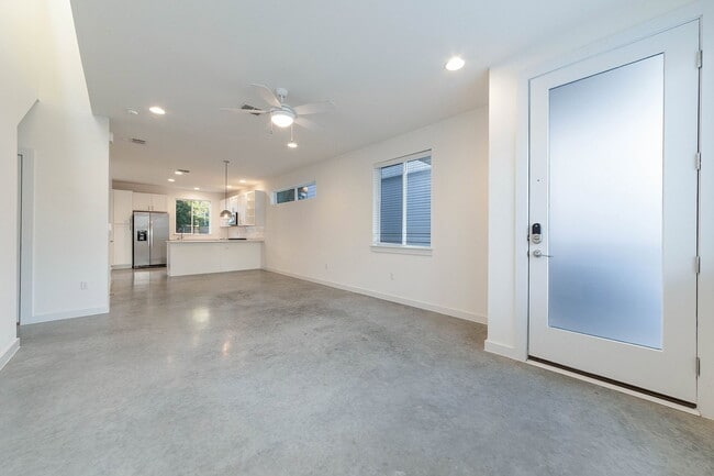 Photo - 801 N Bluff Dr